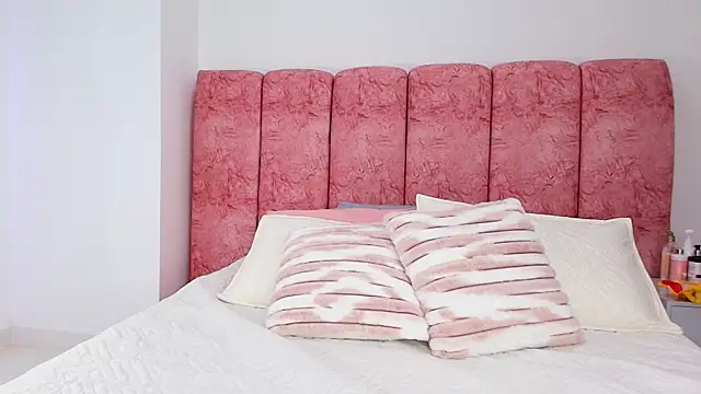 emmacurvy online show from November 2025 03:10:02 AM