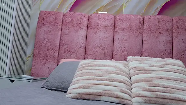 emmacurvy online show from April 2026 03:08:02 AM