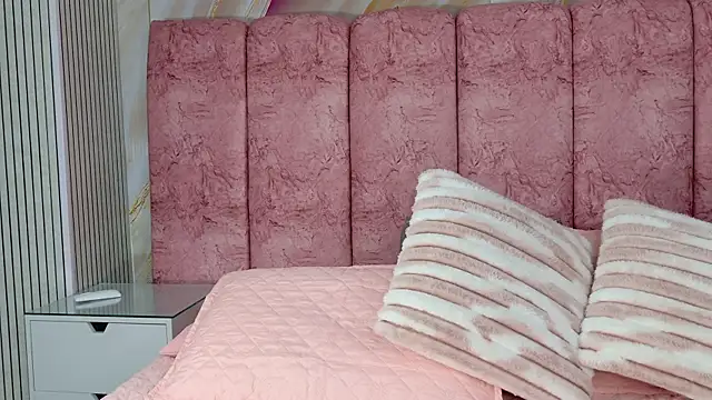 emmacurvy online show from April 2026 03:11:02 AM