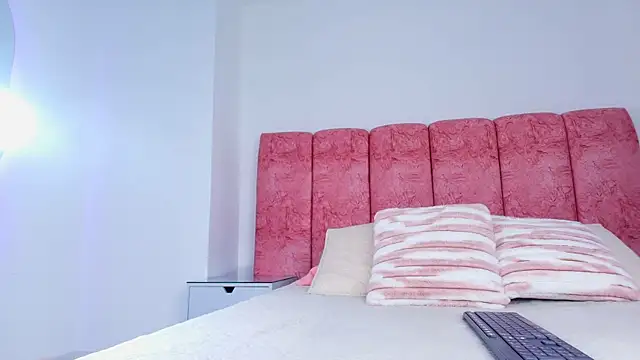 emmacurvy online show from December 2025 03:05:01 AM