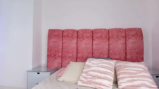 emmacurvy online show from December 2025 03:11:01 AM