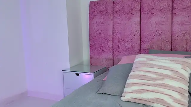 emmacurvy online show from January 2026 03:13:01 AM