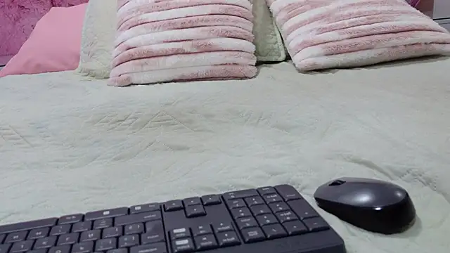 emmacurvy online show from March 2026 03:06:01 AM