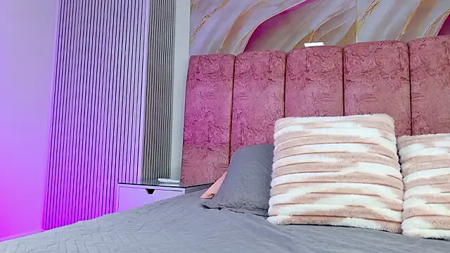 emmacurvy online show from February 2026 03:13:02 AM