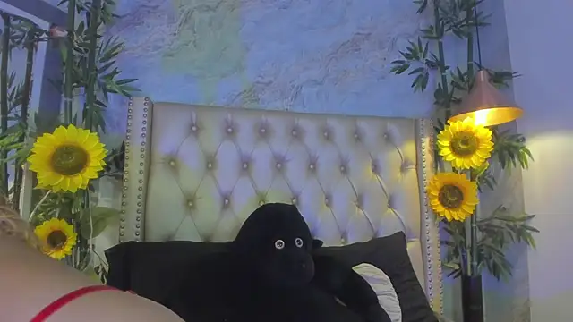 Snapshot of LittleeJaz chatting on November 2025 02:37:01 AM LittleeJaz online show from November 2025 02:37:01 AM