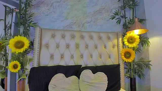 Snapshot of LittleeJaz chatting on November 2025 01:53:01 AM LittleeJaz online show from November 2025 01:53:01 AM