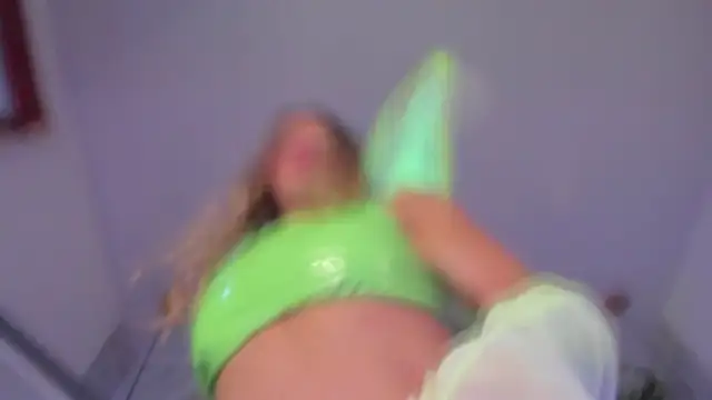 Snapshot of LittleeJaz chatting on November 2025 02:40:02 AM LittleeJaz online show from November 2025 02:40:02 AM