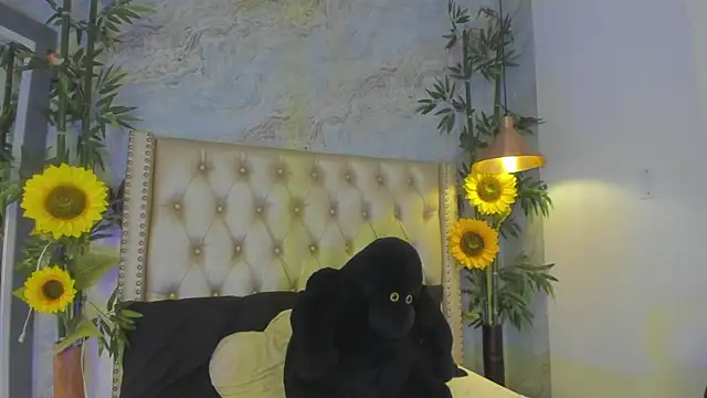 Snapshot of LittleeJaz chatting on November 2025 04:06:01 AM LittleeJaz online show from November 2025 04:06:01 AM