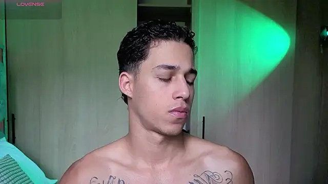 orionblaze69  online show from November 2025 04:33:02 PM