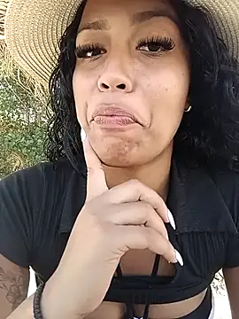 Snapshot of Fernanda30 chatting on November 2025 03:02:01 PM Fernanda30 online show from November 2025 03:02:01 PM