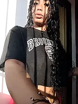 Snapshot of Fernanda30 chatting on November 2025 11:43:02 AM Fernanda30 online show from November 2025 11:43:02 AM