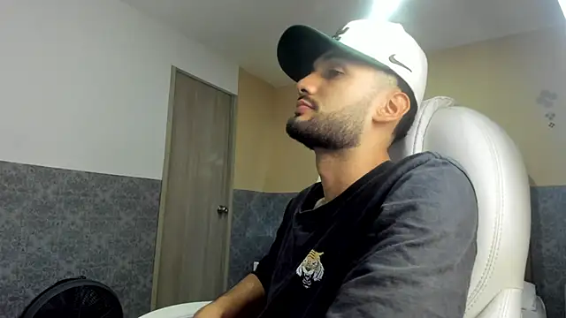 Snapshot of Ryan_Jackson_ chatting on September 2025 12:06:02 AM Ryan Jackson  online show from September 2025 12:06:02 AM