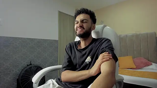 Snapshot of Ryan_Jackson_ chatting on September 2025 12:05:01 AM Ryan Jackson  online show from September 2025 12:05:01 AM