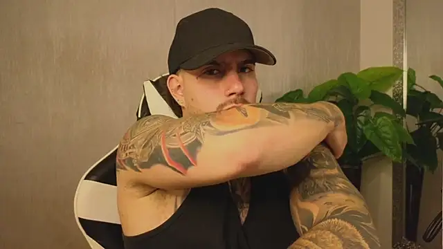 Ades Lowe online show from December 2025 11:45:02 AM