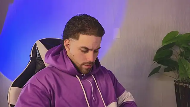 Ades Lowe online show from November 2025 10:37:01 AM