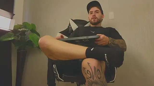 Ades Lowe online show from October 2025 12:04:01 PM