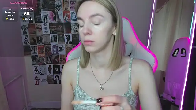 NessaDiazz online show from September 2025 01:12:01 AM