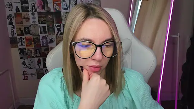 NessaDiazz online show from October 2025 01:18:01 AM
