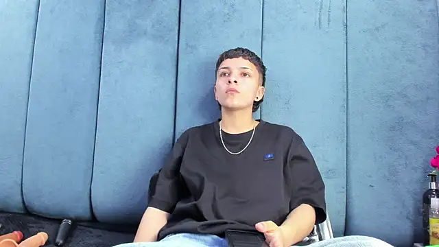 Megan Thompson  online show from February 2026 02:10:01 AM