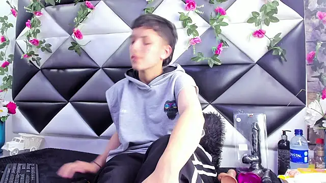 Megan Thompson  online show from November 2025 02:15:02 AM