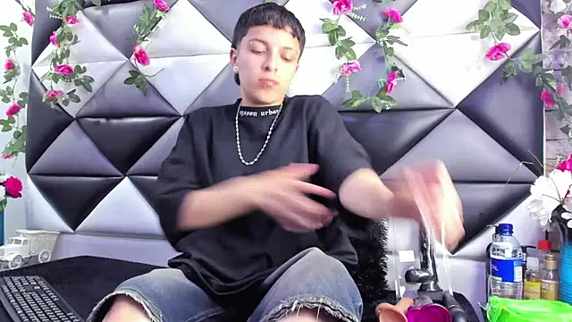 Megan Thompson  online show from November 2025 02:04:01 AM