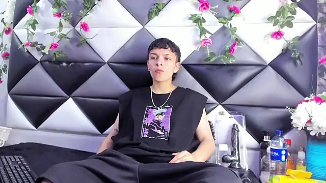 Megan Thompson  online show from November 2025 02:12:02 AM