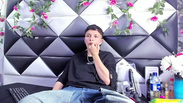 Snapshot of Megan_Thompson_ chatting on December 2025 02:34:02 AM Megan Thompson online show from December 2025 02:34:02 AM