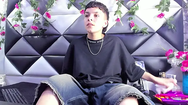 Megan Thompson  online show from December 2025 02:47:02 AM