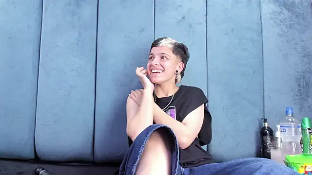 Megan Thompson  online show from April 2026 02:17:01 AM