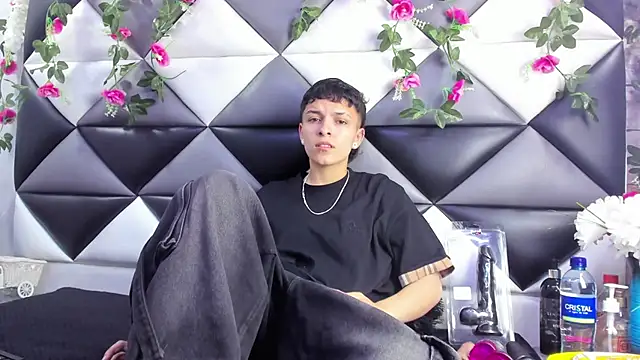 Megan Thompson  online show from November 2025 02:21:01 AM