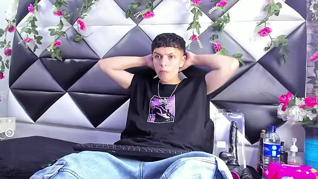 Megan Thompson  online show from December 2025 02:05:01 AM