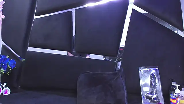 Megan Thompson  online show from December 2025 02:15:02 AM