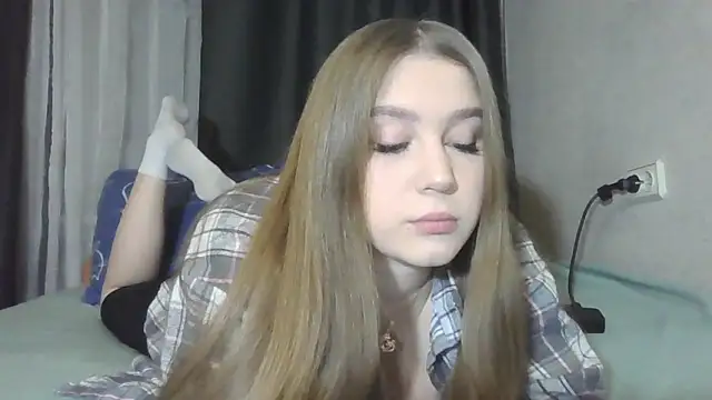 Snapshot of yourhoney_Lola_ chatting on November 2025 01:11:01 PM yourhoney Lola online show from November 2025 01:11:01 PM