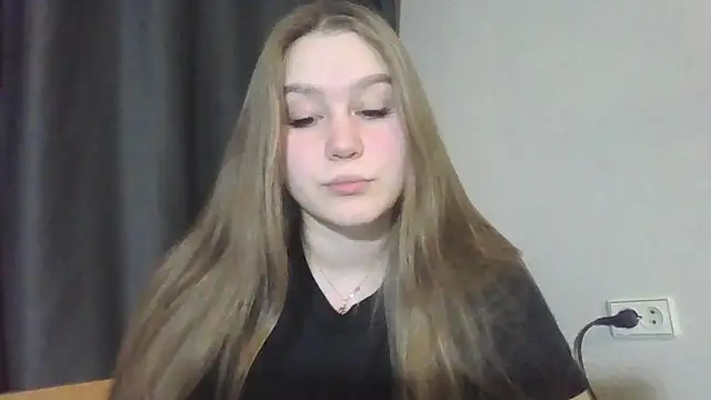 Snapshot of yourhoney_Lola_ chatting on November 2025 04:18:02 PM yourhoney Lola online show from November 2025 04:18:02 PM