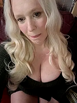 Bouncy-Bella28X online show from April 2026 08:28:02 AM