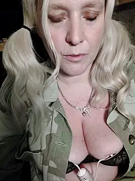 Bouncy-Bella28X online show from September 2025 09:32:02 PM