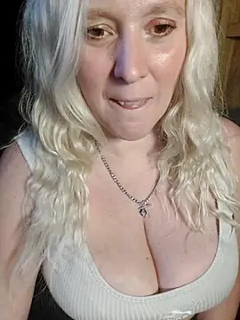 Bouncy-Bella28X online show from October 2025 11:34:02 AM