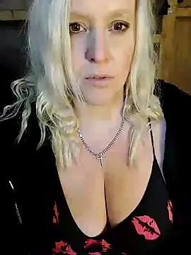 Bouncy-Bella28X online show from November 2025 11:15:02 AM