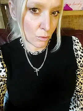 Bouncy-Bella28X online show from November 2025 12:20:01 PM