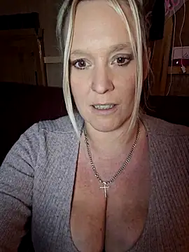 Bouncy-Bella28X online show from December 2025 12:43:02 PM