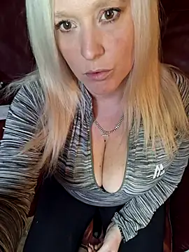 Bouncy-Bella28X online show from February 2026 03:25:02 PM