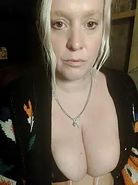 Bouncy-Bella28X online show from September 2025 07:32:02 AM