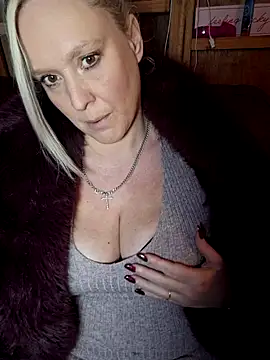 Bouncy-Bella28X online show from December 2025 12:51:02 PM