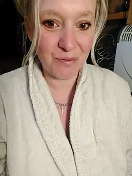 Bouncy-Bella28X online show from October 2025 08:34:02 AM