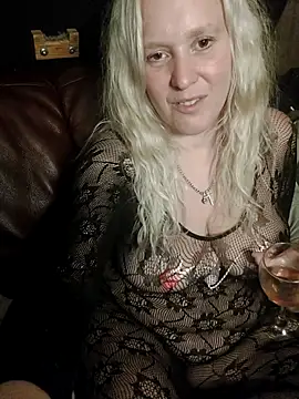 Bouncy-Bella28X online show from September 2025 10:03:02 PM
