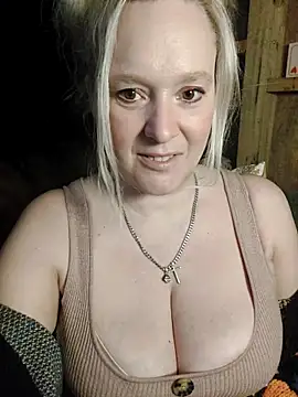 Bouncy-Bella28X online show from October 2025 07:31:02 AM