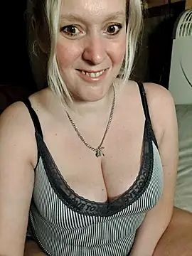 Bouncy-Bella28X online show from October 2025 09:45:02 PM