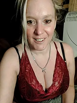 Bouncy-Bella28X online show from October 2025 07:16:01 AM