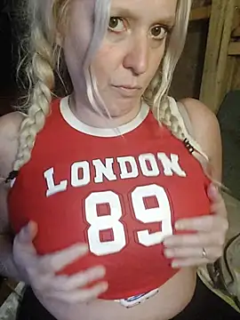 Bouncy-Bella28X online show from September 2025 02:18:02 PM