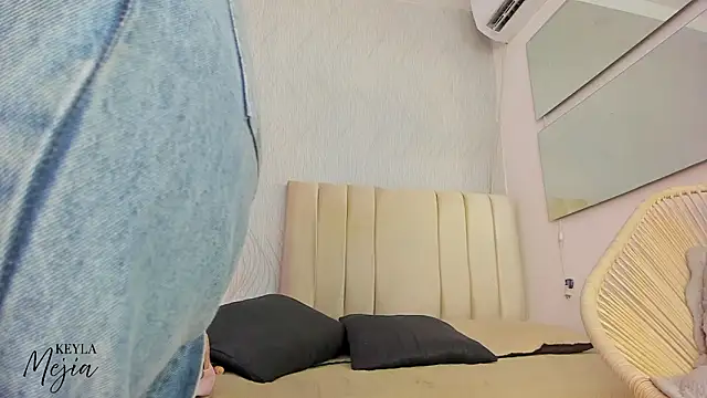 keyla mejia online show from February 2026 12:05:02 PM